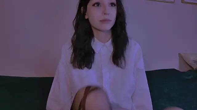 Snapshot of claire_bennett_ chatting on 04-14-26, 01:33 claire bennett online show from 04-14-26, 01:33