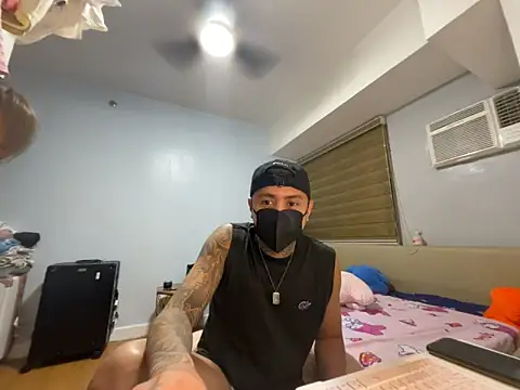 Snapshot of tattoo_hottie chatting on 04-12-26, 05:40 tattoo hottie online show from 04-12-26, 05:40