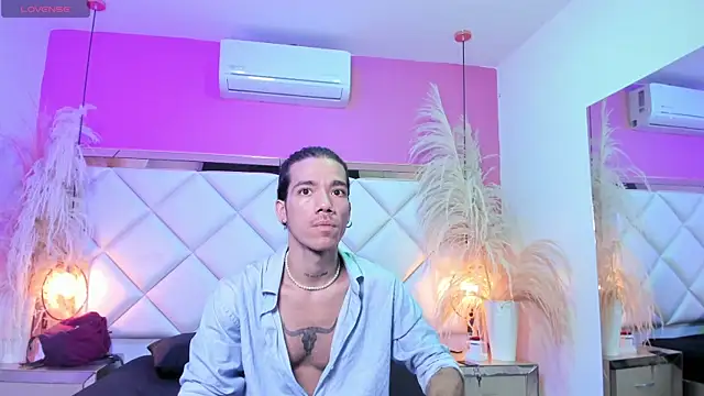 Snapshot of AngeloRoush chatting on 04-16-26, 11:33 AngeloRoush online show from 04-16-26, 11:33