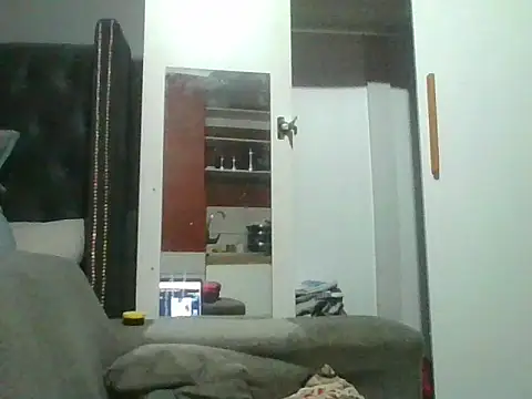 Snapshot of SweetBelly1 chatting on 04-15-26, 06:37 SweetBelly1 online show from 04-15-26, 06:37