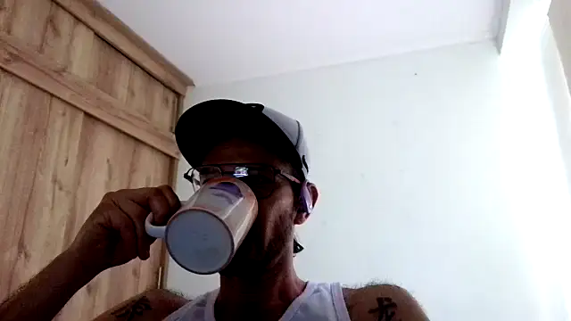 Snapshot of andrew_1520 chatting on 11-07-25, 09:48 andrew 1520 online show from 11-07-25, 09:48