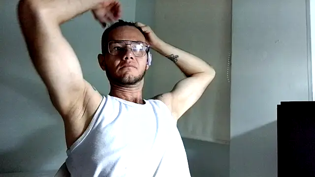 Snapshot of andrew_1520 chatting on 11-21-25, 03:38 andrew 1520 online show from 11-21-25, 03:38