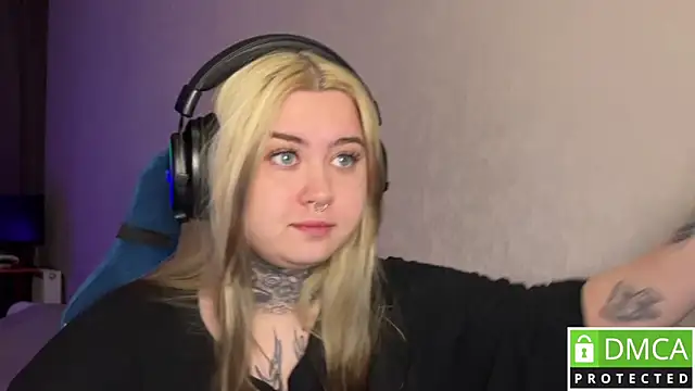 Snapshot of CuteUna chatting on 04-16-26, 02:07 CuteUna online show from 04-16-26, 02:07