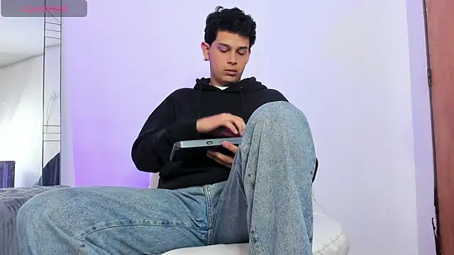 Snapshot of elijah_stoone chatting on 04-16-26, 01:12 elijah stoone online show from 04-16-26, 01:12