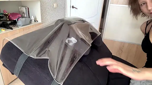 Snapshot of WuhhwLina chatting on 04-15-26, 09:05 WuhhwLina online show from 04-15-26, 09:05