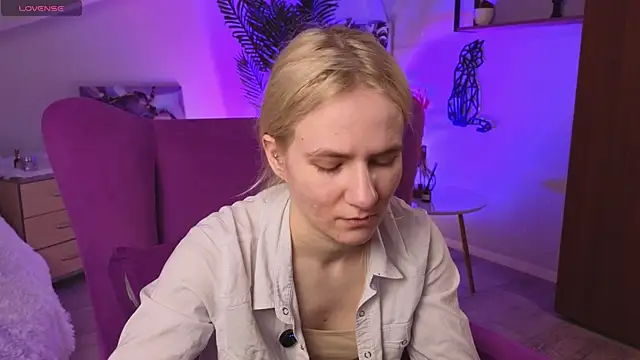 Snapshot of PennyLavertu chatting on 04-15-26, 07:48 PennyLavertu online show from 04-15-26, 07:48