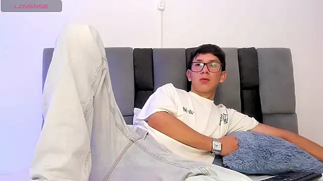 Snapshot of Adrien_silex chatting on 04-15-26, 04:58 Adrien silex online show from 04-15-26, 04:58