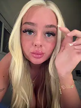 Vanillaheavennn online show from 04-13-26, 08:25