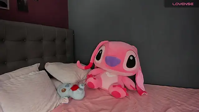 Charlotte james1 online show from 04-14-26, 12:38