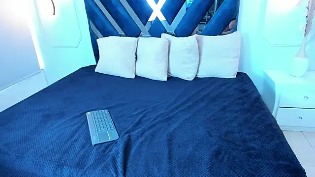 Molly Sweet   online show from 04-15-26, 06:04