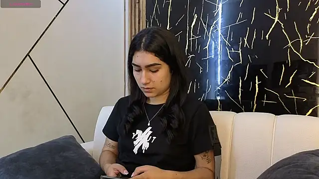 Snapshot of Julianas_pm chatting on 04-16-26, 04:41 Julianas pm online show from 04-16-26, 04:41