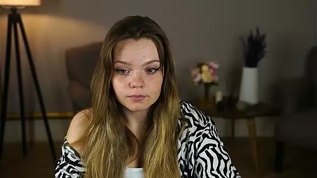 Snapshot of MarloEinck chatting on 04-16-26, 11:22 MarloEinck online show from 04-16-26, 11:22