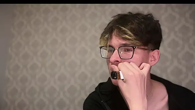 Snapshot of niksikori chatting on 04-15-26, 10:00 niksikori online show from 04-15-26, 10:00