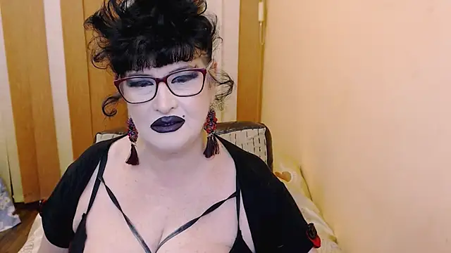 QuuenOfSin online show from 02-05-25, 01:37