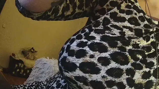 Divineblond online show from 02-14-25, 02:18