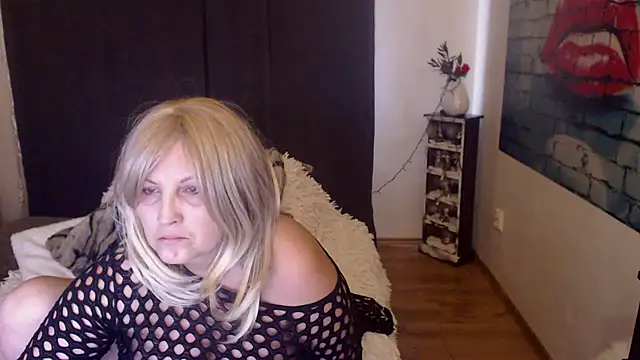 Divineblond online show from 02-25-25, 07:47
