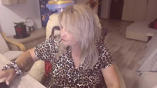 Divineblond online show from 09-24-25, 10:46