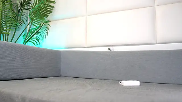 Juliadragon online show from 12-05-25, 04:21