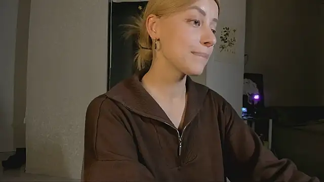 Snapshot of Jane_Bright chatting on 03-08-25, 11:28 Jane Bright online show from 03-08-25, 11:28