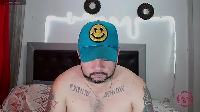 Snapshot of perverseveteranmanxxx chatting on 10-22-25, 02:39 perverseveteranmanxxx online show from 10-22-25, 02:39