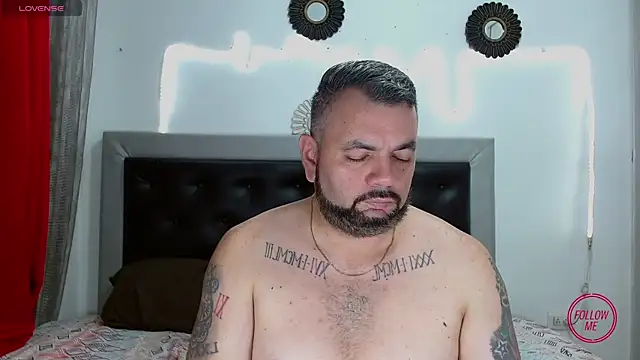 Snapshot of perverseveteranmanxxx chatting on 10-31-25, 03:18 perverseveteranmanxxx online show from 10-31-25, 03:18