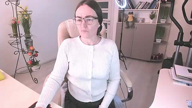 Snapshot of Vika73 chatting on 02-01-26, 06:23 Vika73 online show from 02-01-26, 06:23