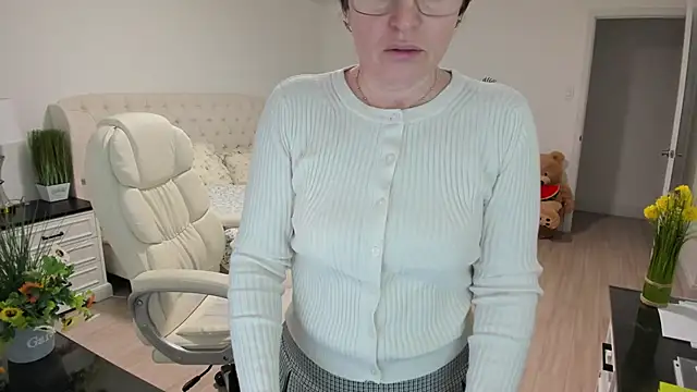 Snapshot of Vika73 chatting on 02-25-26, 12:37 Vika73 online show from 02-25-26, 12:37