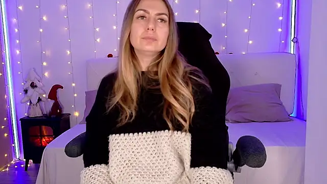 LindaWhite  online show from 12-17-25, 05:19