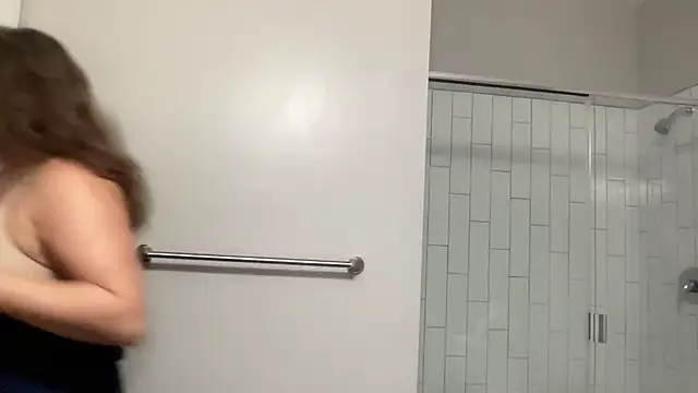 maddiliz online show from 10-20-25, 01:06