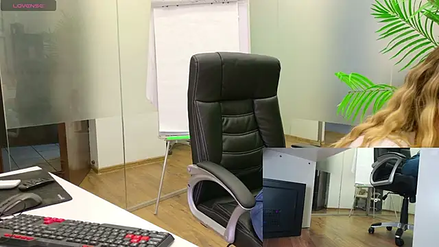 Snapshot of BabesGoWild chatting on 01-21-25, 09:04 BabesGoWild online show from 01-21-25, 09:04