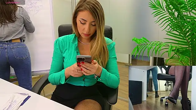 Snapshot of BabesGoWild chatting on 02-19-25, 08:55 BabesGoWild online show from 02-19-25, 08:55