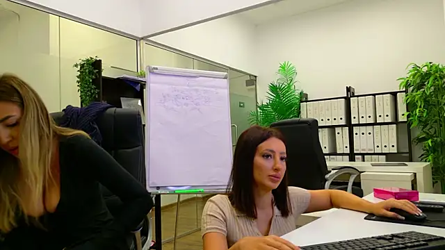 Snapshot of BabesGoWild chatting on 09-09-25, 04:23 BabesGoWild online show from 09-09-25, 04:23