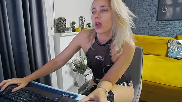 Snapshot of Angelface4you chatting on 02-13-26, 08:38 Angelface4you online show from 02-13-26, 08:38