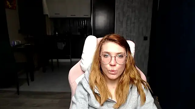 Reginasmilee online show from 11-20-25, 02:06