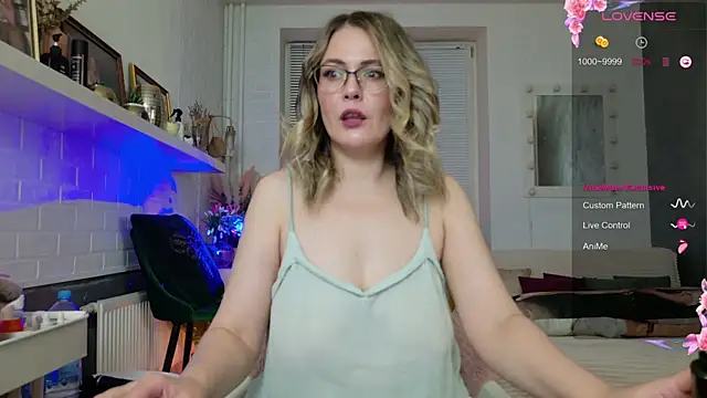 Snapshot of BeautyeyesLovely chatting on 12-01-25, 11:21 BeautyeyesLovely online show from 12-01-25, 11:21