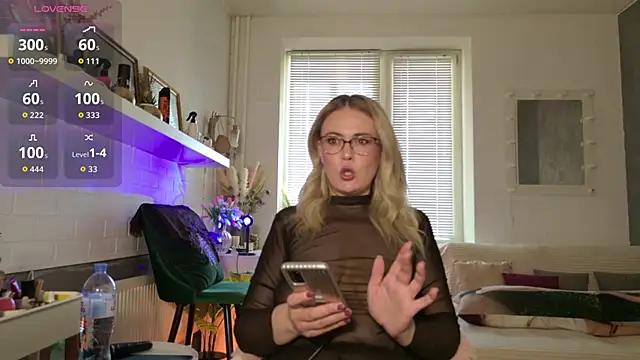 Snapshot of BeautyeyesLovely chatting on 03-14-26, 08:42 BeautyeyesLovely online show from 03-14-26, 08:42