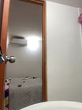 riri brunnete online show from 02-24-25, 12:37