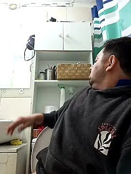 Snapshot of robredoj chatting on 10-01-25, 01:44 robredoj online show from 10-01-25, 01:44