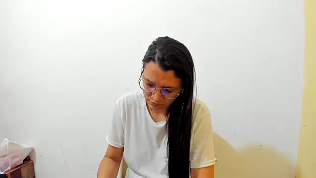 MARILYN GARCIA online show from 10-13-25, 01:33