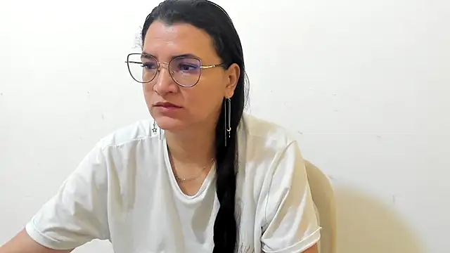 MARILYN GARCIA online show from 11-30-25, 02:32