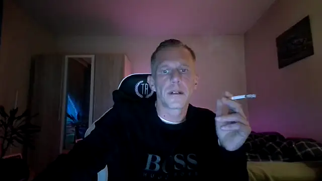 Snapshot of slaveboy2016@xh chatting on 12-30-24, 08:25 slaveboy2016xh online show from 12-30-24, 08:25