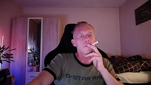 Snapshot of slaveboy2016@xh chatting on 09-10-25, 06:30 slaveboy2016xh online show from 09-10-25, 06:30