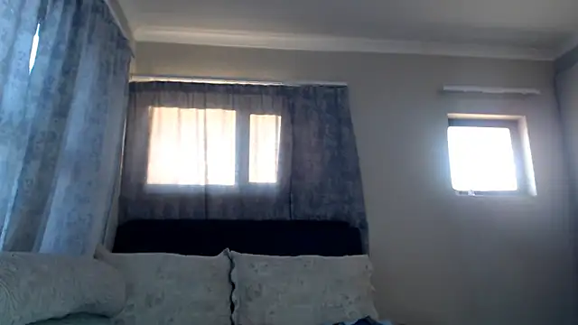 Snapshot of leanna23 chatting on 10-10-25, 04:00 leanna23 online show from 10-10-25, 04:00