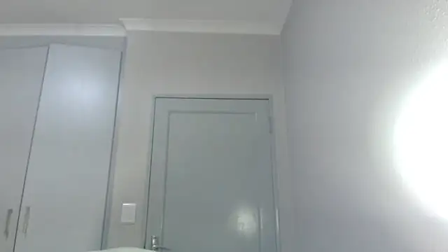 Snapshot of leanna23 chatting on 10-15-25, 03:17 leanna23 online show from 10-15-25, 03:17