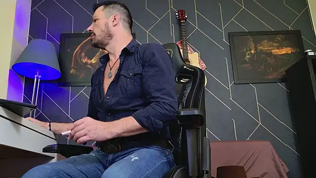 ChrisKox online show from 12-04-25, 02:32