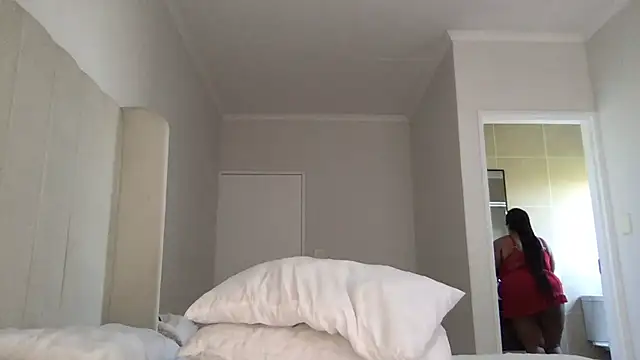 xBUSTY CANDYx online show from 10-10-25, 09:41