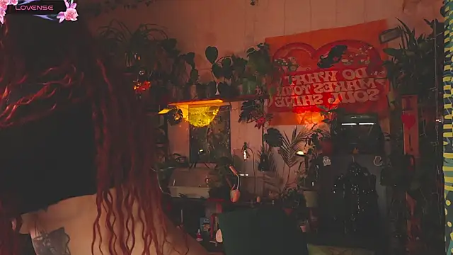 Snapshot of Dead_Butterfly chatting on 11-18-25, 03:34 Dead Butterfly online show from 11-18-25, 03:34