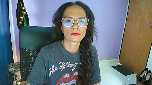 Snapshot of Nattyslave4U chatting on 01-12-26, 04:01 Nattyslave4U online show from 01-12-26, 04:01