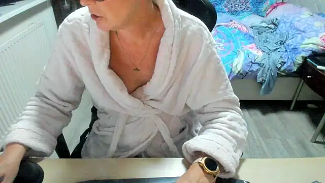 minoesje37 online show from 10-07-25, 07:33