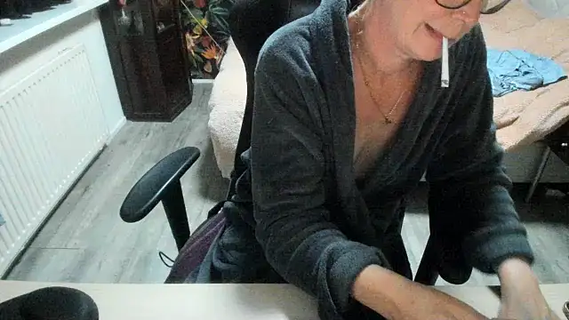 minoesje37 online show from 11-02-25, 08:11